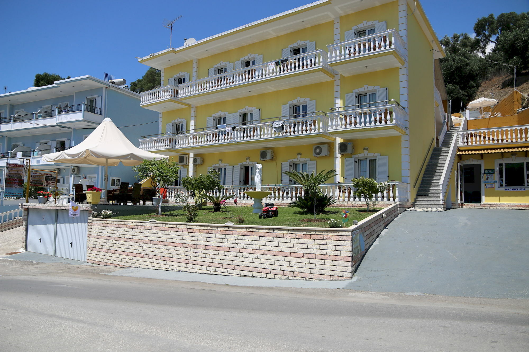 爱奥尼亚海滨瓦尔多斯酒店 帕尔加 外观 照片
